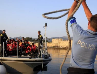 Σκάφος της FRONTEX μετέφερε 44 παράνομους μετανάστες στη Λέσβο